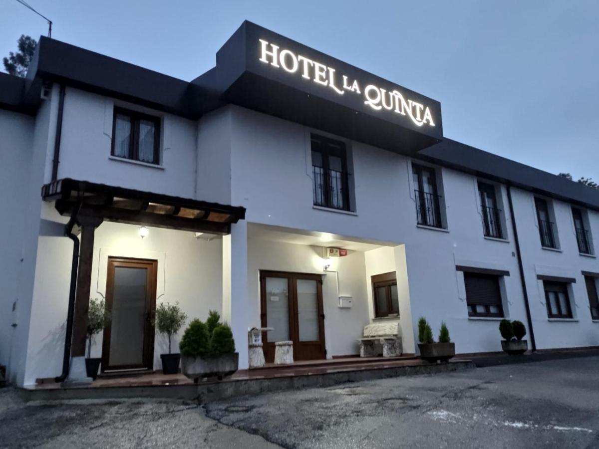 Hotel La Quinta クエ エクステリア 写真